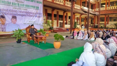 Tingkatkan Karakter Religius Peserta Didik, SMPN 1 Mayong Hadirkan K.H. Ahmad Marzuqi