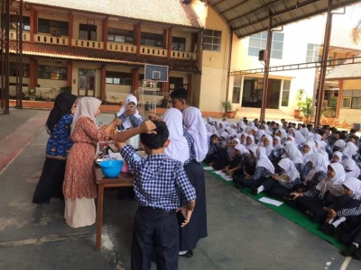 Siswa SMP Negeri 1 Mayong Dilatih Membuat Minuman Tradisional