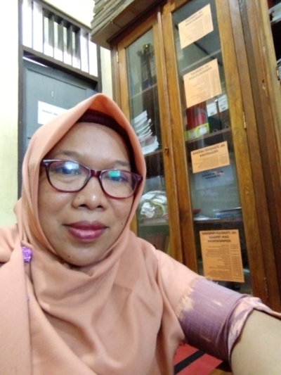 DI BALIK SILUET PAKELIRAN